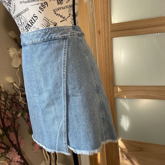 Ann Taylor LOFT Denim Wrap Jeans Skirt Raw Hem High Waist Mini Western Size 26/2 - Picture 2 of 6